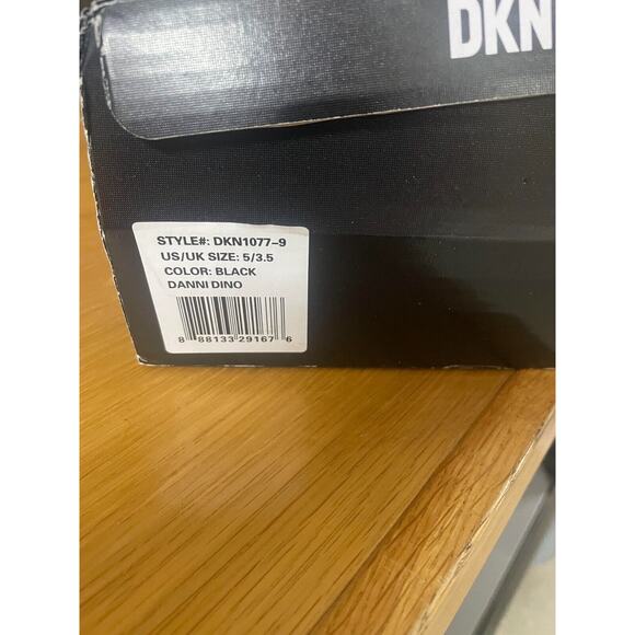 DKNY Little Kids US Size 5 Danni Dino Black/Red Sneakers Style - Picture 6 of 6